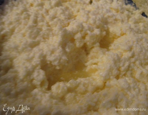 Добавляем свежевыжатый лимонный сок и хорошенько все смешиваем.