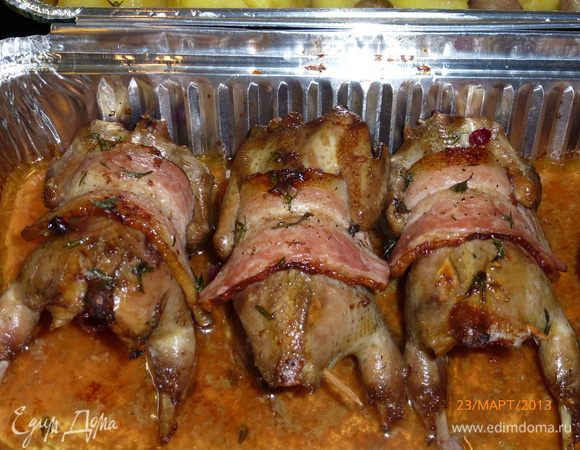 Перепела тоже уже готовы! Ждем гарнир и сервируем! 