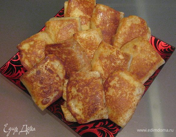 Выкладываем печеночную начинку на блин и заворачиваем в конверт.Обжариваем на растительном масле с двух сторон.