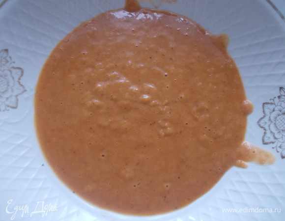 Затем соус протираем через сито. При подаче полить порезанную грудку соусом.