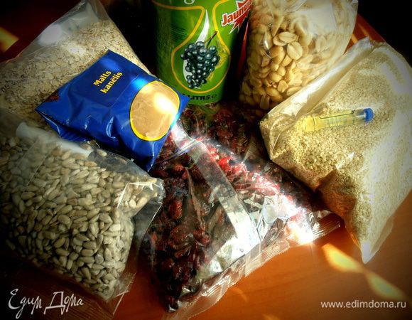 Продукты могут меняться в зависимости, что есть дома. Вместо клюквы можно любые сухофрукты! Подойдут также порционные пакетики для заваривания "овсянка+ягоды"!