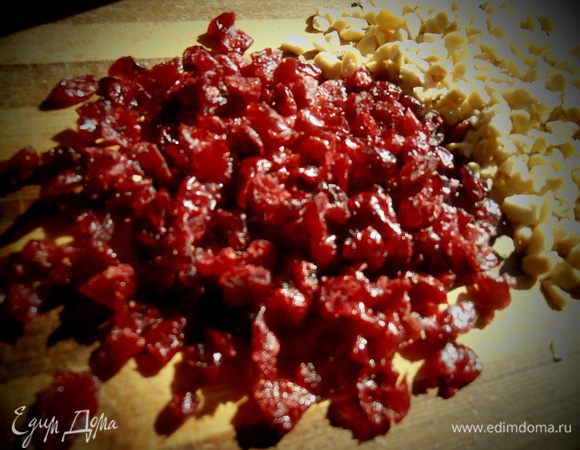 Клюкву разрезала пополам для более равномерной кислинки...