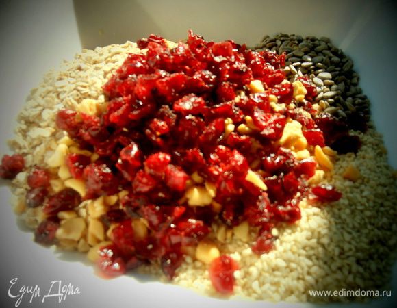 Перемешиваем всё с небольшим количеством масла из виноградных косточек.