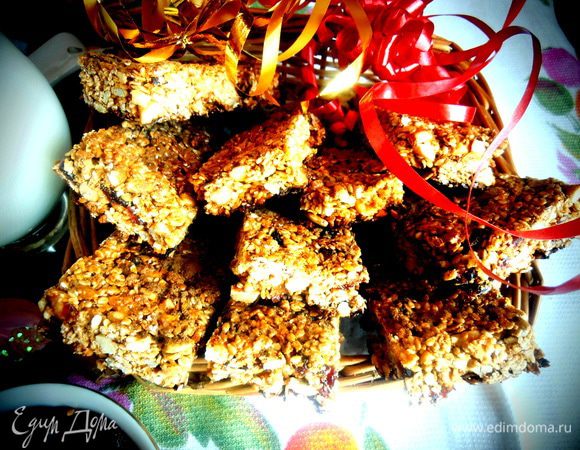 Когда остынут,они хорошо держат форму и аппетитно похрустывают всеми своими полезнейшими составляющими)))