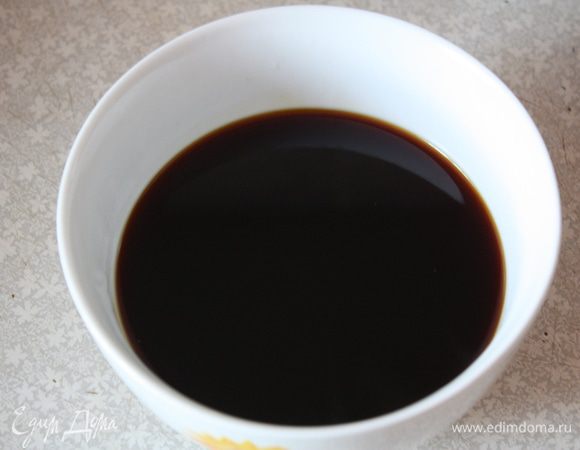 Перелейте жидкость в емкость и слегка остудите.