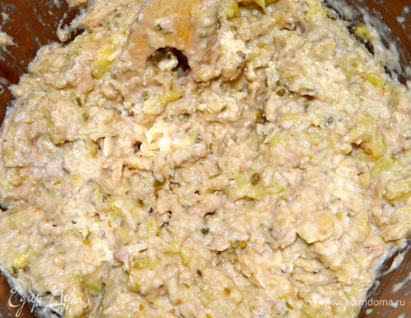 Как следует все перемешиваем и регулируем по количеству соли и перца... 