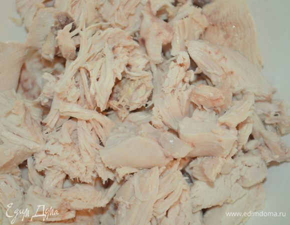куриное мясо отварить полностью. 
