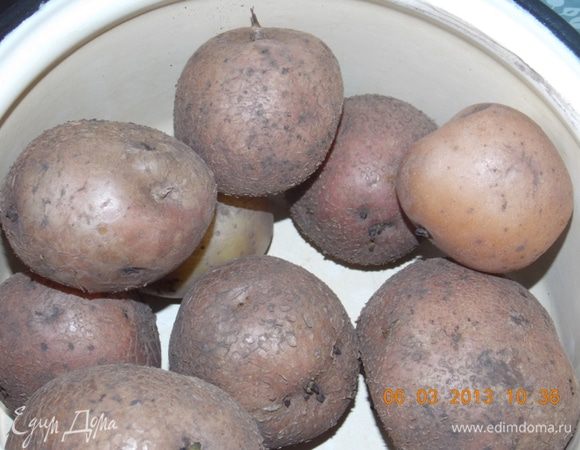 Картофель отварить в мундире