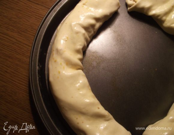 Смазываем форму маслом, укладываем штрудели и отправляем в духовку на 170 град на 25-30 минут.