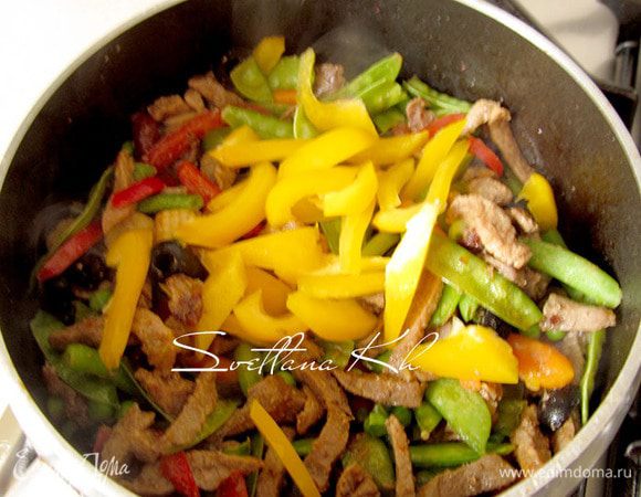 Еще - болгарский перец, мне показалось, что его маловато в готовой смеси. Готовить до мягкости всех овощей.