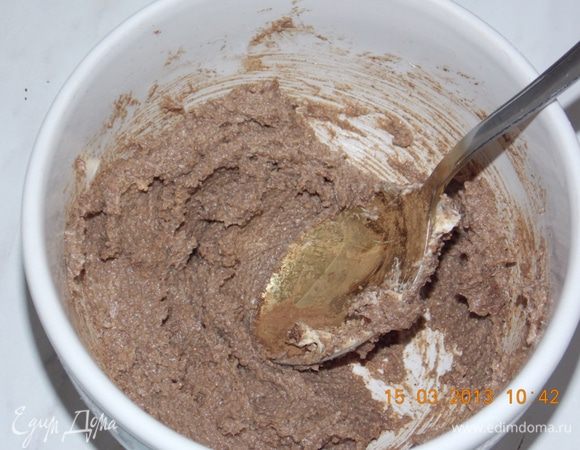 Для начинки соединить оставшийся сахар, размягченное масло и корицу. 
Хорошенько растереть начинку. 