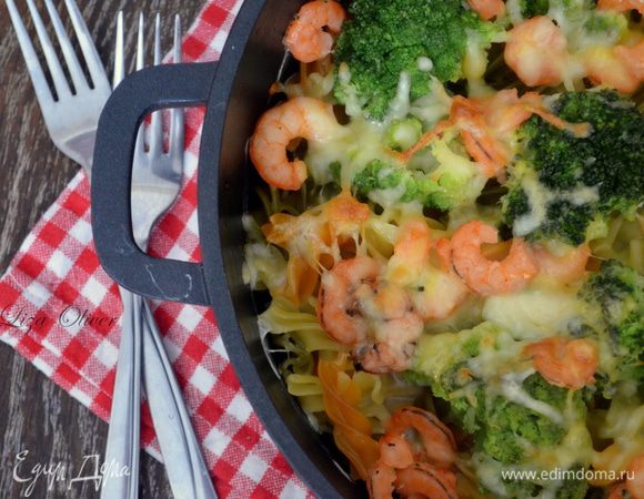 выпекаем 15-20 минут при 200 гр. Подавать сразу и есть с удовольствием!