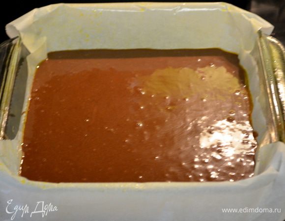 Выльем это в форму и поставим в духовку на 35-40 мин. Проверяем зубочисткой центр. Дадим полностью остыть.