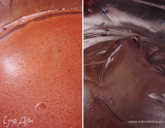 В кастрюле смешать сахар, крахмал и какао, добавить воды и хорошо всё перемешать. Поставить смесь на средний огонь и, постоянно помешивая, довести её до загустения. У меня на это ушло минуты 2.