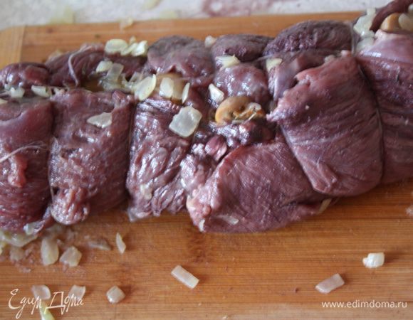 и обвязываем шпагатом или ниткой, сложенной в 
несколько слоев.