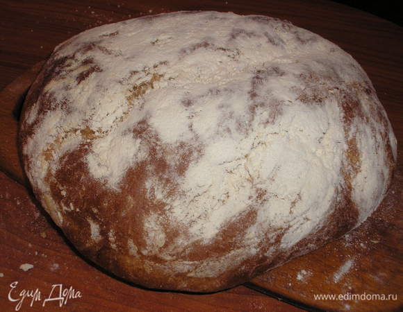 Добавить все остальньіе ингредиентьі и замесить тесто. Месить 20 минут не меньше. Поставить в теплое место на 1 час. Посьіпать форму мукой и вьіложить тесто. Подождать 15 минут. Сверху присьіпать мукой. Получится 3 хлеба, как у меня. 