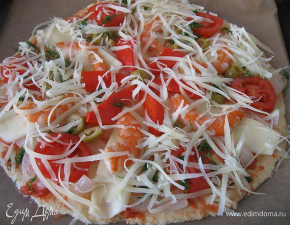 Посыпать пармезаном. Отправить в разогретую до 180°C духовку минут на 25.