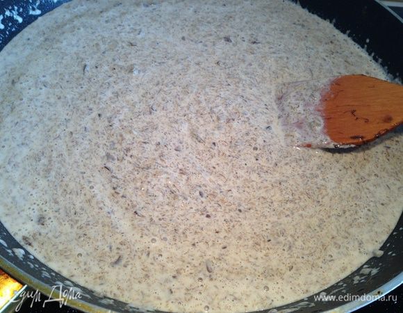 Помешивая довести до кипения. Соус готов...