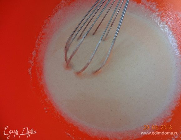 Добавить туда же манную крупу, все хорошо вымешать.