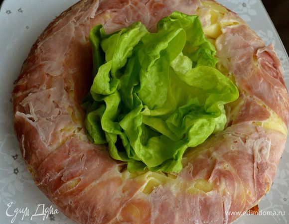 Затем перевернуть на сервировочное блюдо, снять форму и украсить по желанию... 