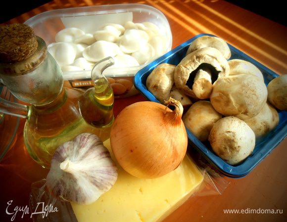 Пельмени,бывает, остаются от обеда... Воспользуемся этой ситуацией и дадим им вторую,более насыщенную жизнь))