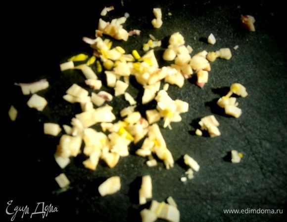Чеснок по желанию покрошить тоже.