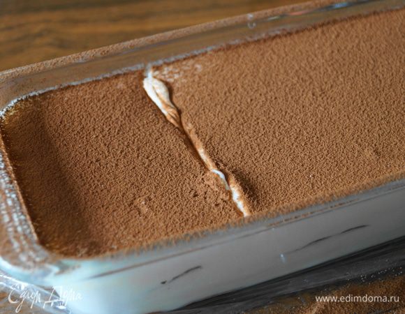 Посыпать тирамису какао, нарезать на кусочки и подавать к столу. Приятного аппетита!!!