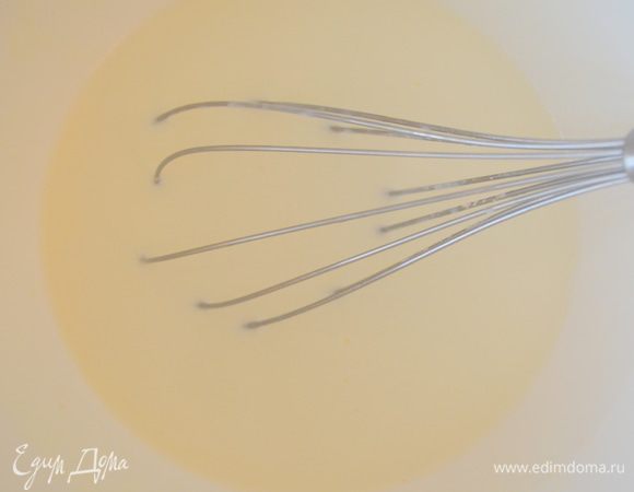 добавить сметану и все еще раз взбить, посолить и поперчить как следует т к мясо не солили