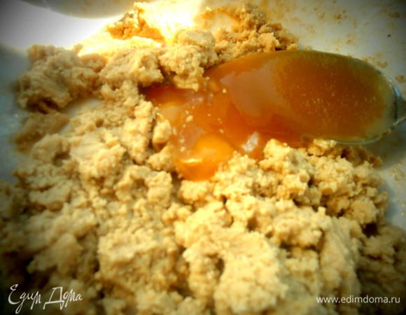 Добавляем мёд по вкусу. Лучше взять не засахаренный мёд,иначе трудно перемешивать!