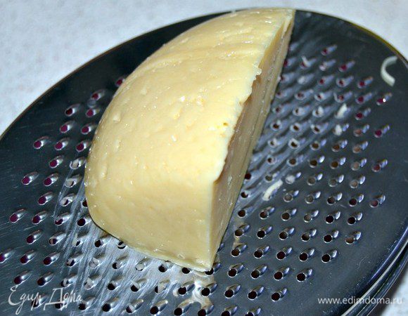Быстренько натираем сыр.