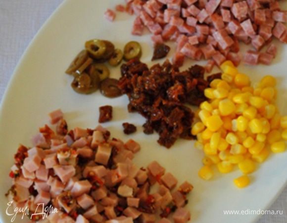 Все компоненты для начинки подготовить, меленько порезать