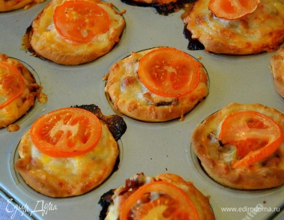 Выпекать при 200 гр. (функция Обдув) минут 15, до зарумянивания.