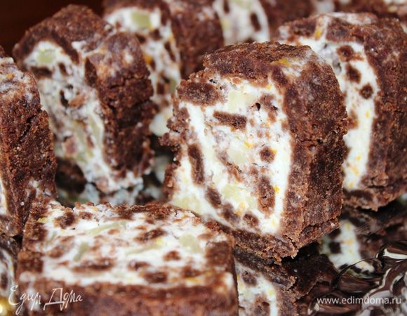 Ананасовые "Шушпанчики" готовы! Песочная основа хорошо пропитывается сиропом и кремом, благодаря чему десерт получается очень нежным. Обязательно приготовьте их для своих близких...они останутся довольны)))