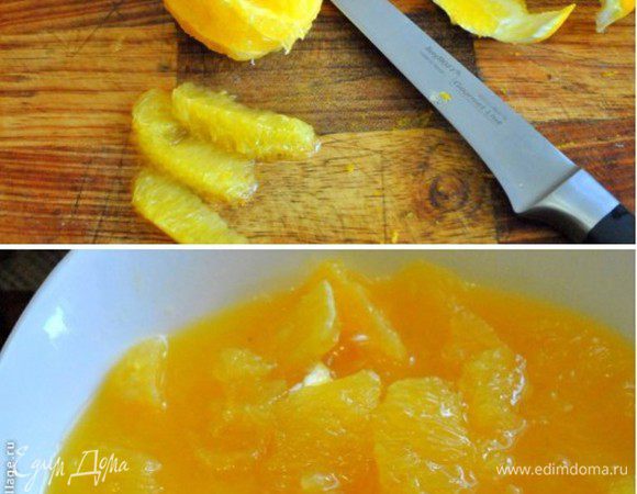 Апельсины очистить, нарезать дольками, освободить от пленок и волокон. Удобно это делать ножом для филе, как бы вырезая дольки из апельсина. Весь выделяющийся сок сохранить. Смешать апельсины, выделившийся сок и сахарную пудру.