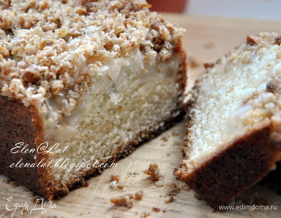 Выпекайте кекс в заранее разогретой до 180С духовке примерно 40-45 минут.
Готовность кекса проверяем деревянной шпажкой. Если сухая, то кекс готов.
После того, как кес испечется остудить в форме минут 20. 
Затем аккуратно достать пирог за концы бумаги и полностью дать остыть.
Все, наш кекс готов. Приятного аппетита!!!!!!!!!!!!!!!!!!!
