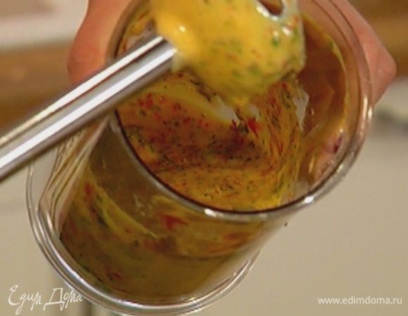 Соединить взбитые желтки с запеченным перцем и шпинатом и измельчить все блендером так, чтобы остались небольшие кусочки.