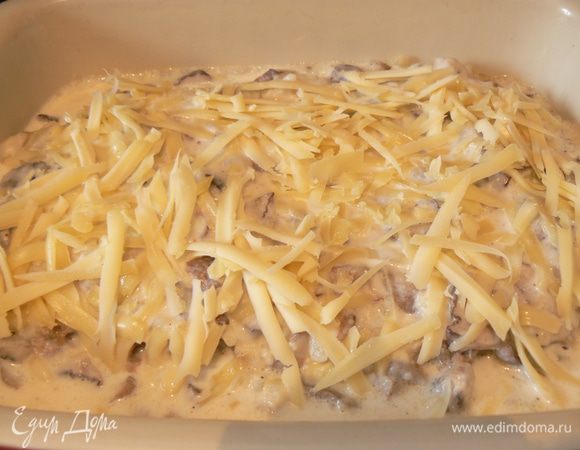 Минут за 15 посыпать тертым сыром.