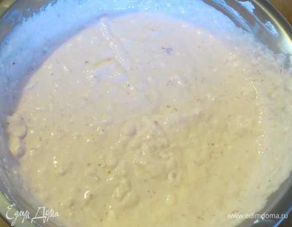 Добавить лимонный сок и цедру лимона, перемешать.