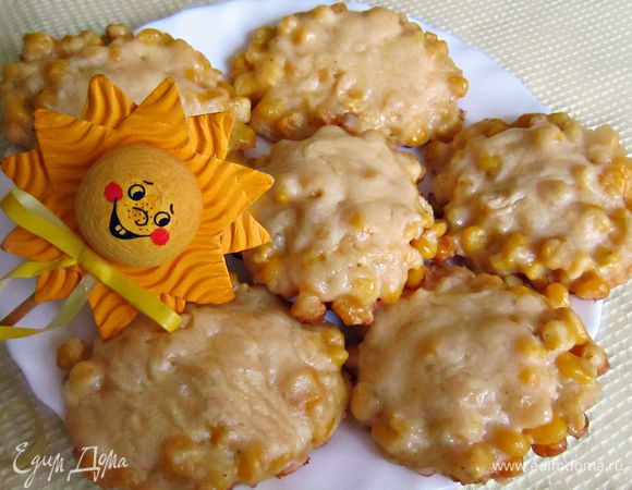 Выкладываем горячие оладушки на блюдо (получается 15 шт.). Побалуйте себя и своих деток такой кукурузной вкусняшкой!
