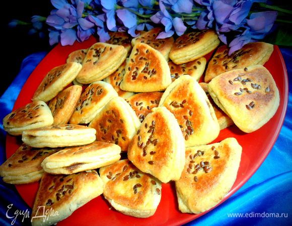 Тоже выпекаем до золотистости с двух сторон.Такие мягкие слоечки мои дети растащили с молоком и чаем за вечер! 