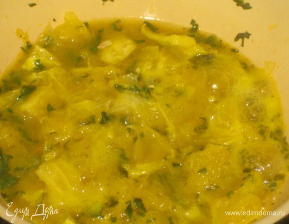 - АПЕЛЬСИНОВО-МЯТНАЯ НАЧИНКА:
Мяту промыть под проточной водой. Залить водой, ароматизированной цедрой Вашего любимого цитрусового. У меня это апельсин и лайм.
Далее апельсин отделить от кожи и прожилок, нарезать на маленькие кусочки. Добавить сахар и воду, дать постоять 5 минут. Мяту измельчить. Апельсин поставить на маленький огонь, добавить мяту, протушить 40 секунд, добавить крахмал. Очень быстро размешать. Проварить 2-3 минуты.
Дать остыть.