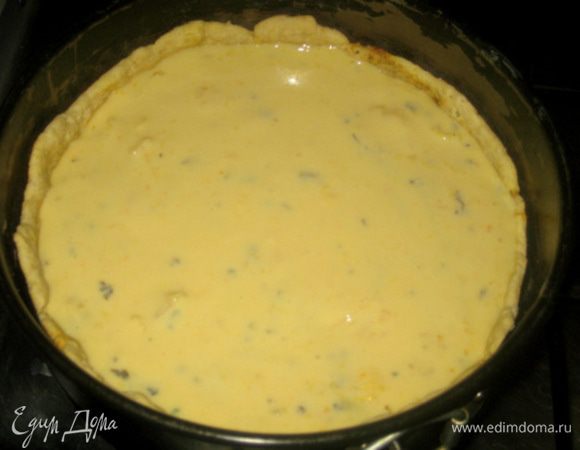 Вылить на раннее выпеченную песочную основу.