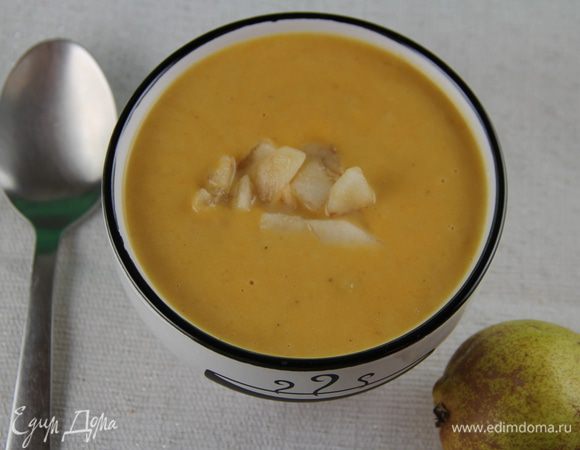 Перчим по вкусу. При необходимости немного прогреваем суп. И подаем, украсив по желанию кубиками груши (сырыми или можно их припустить в сливочном масле). Приятного аппетита)