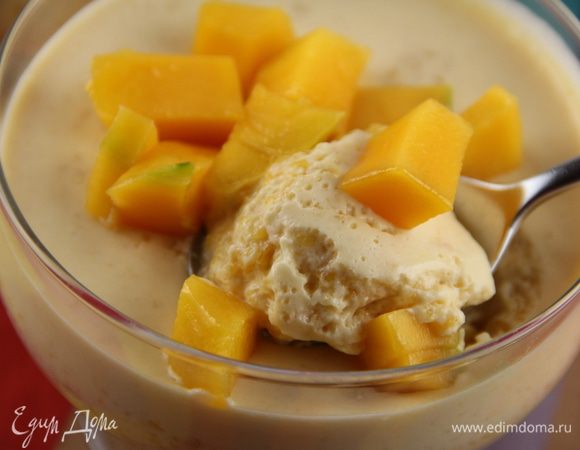 Подаем, украсив мусс кусочками манго. Приятного аппетита)
