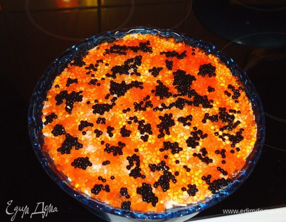 Салат делается просто. Картошку потереть на крупной терке - это первый слой.  