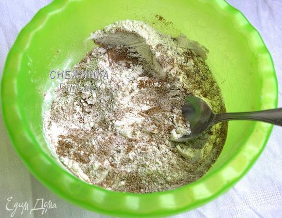 <font style="vertical-align: inherit;"><font style="vertical-align: inherit;">Палочки на соде. </font><font style="vertical-align: inherit;">Соединяем в миске оба вида муки, соль, сахар, соду.</font></font>