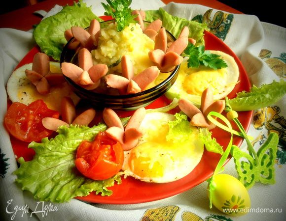 Помидорка не помешает тоже... Сразу подаём быстрый ужин для особо голодных))  Если едоков больше  -увеличиваем количество всех продуктов!