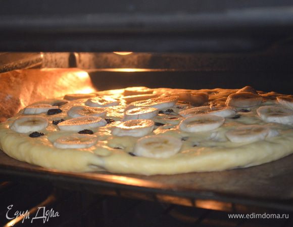 затем выпекаем при 220 гр примерно 15-20 минут - не больше! она станет румяной и аппетитной