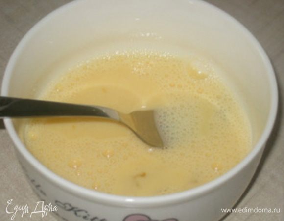 Подбиваем до однородности вилочкой.