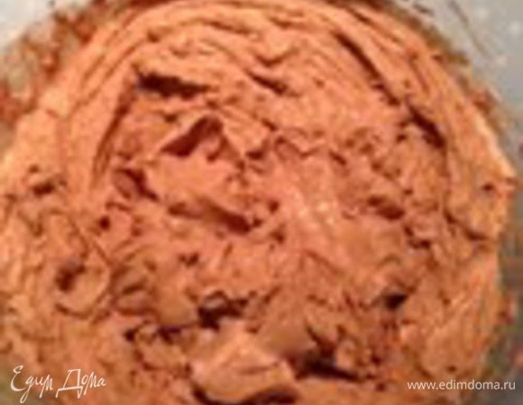 Шоколадно-фундучный крем взбить до очень густой массы.Делается это мнгновенно.Начинить кремом эклеры.

